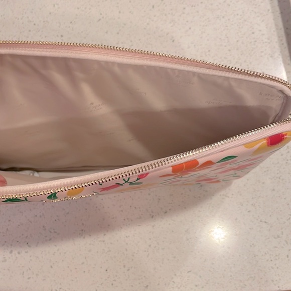 NIP♠️ Kate Spade ♠️ Strawberry Garden Universal Laptop Sleeve ♠️ - Picture 6 of 7